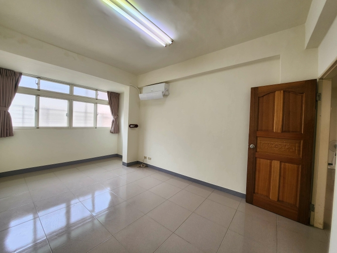 台北醫學大學旁，前後陽台全新粉刷，寬敞明亮速洽!!（第4張）