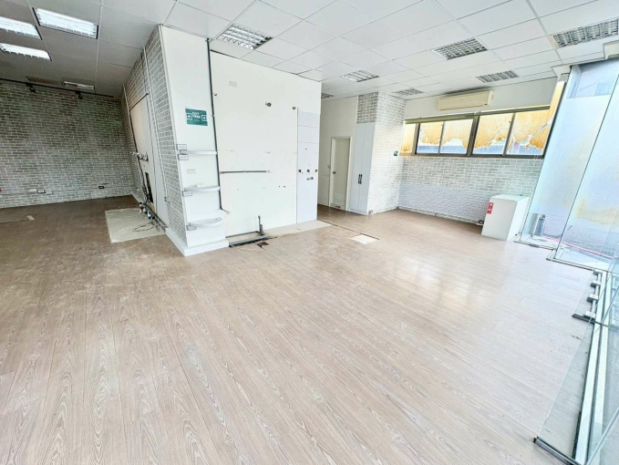 🧡請加賴🧡黃金三角店面🧡附兩台冷氣🧡華富街🧡秒殺店面🧡（第1張）