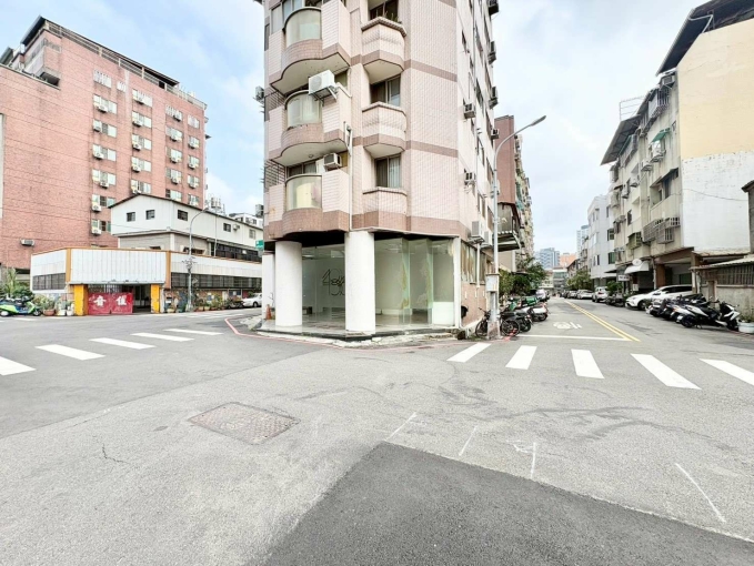 🧡請加賴🧡黃金三角店面🧡附兩台冷氣🧡華富街🧡秒殺店面🧡（第14張）