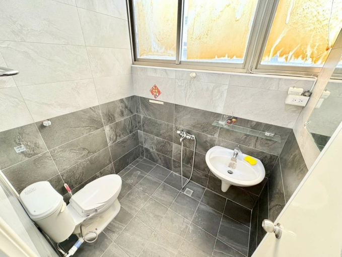 🧡請加賴🧡黃金三角店面🧡附兩台冷氣🧡華富街🧡秒殺店面🧡（第15張）