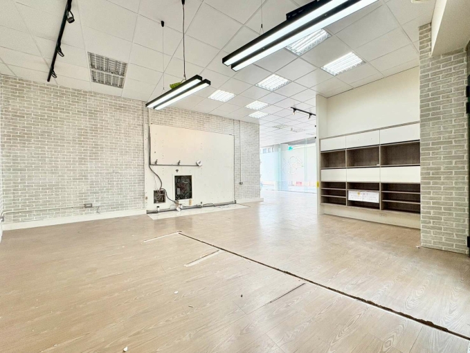 🧡請加賴🧡黃金三角店面🧡附兩台冷氣🧡華富街🧡秒殺店面🧡（第3張）