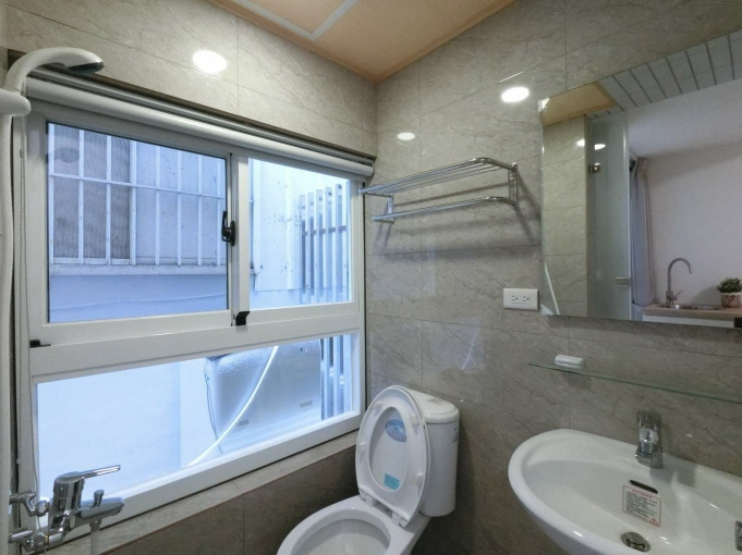 可租補*近五權車站*超新電梯套房*陽台獨洗曬*子母車~（第8張）