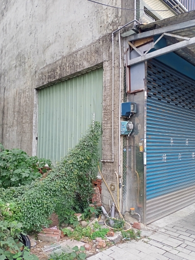 黃金店面出租，宜開店、宜居，近學區、近醫院、近市場、近公車總站，交通便利。若有意願租賃者，請盡速與我聯繫。劉先生：0928805092。(仲介勿擾)！（第2張）