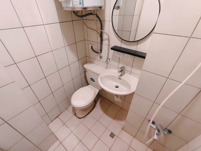 《中原商圈旁的低樓層套房:出門一秒是生活圈》 - Image 3