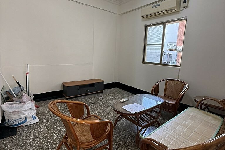 【免仲介服務費】苓雅自強商圈/公寓二樓3房/可寵-五泰鍾璨(第3張)