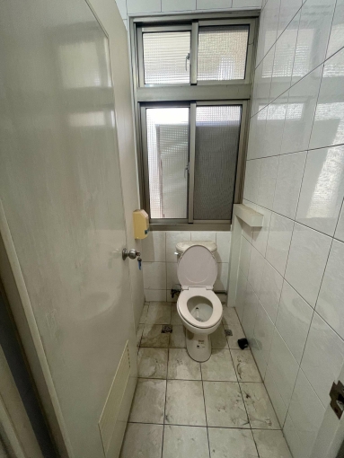 頂讓店面🍀整棟B1~3F🍀正精誠路🍀禁重油煙(第4張)