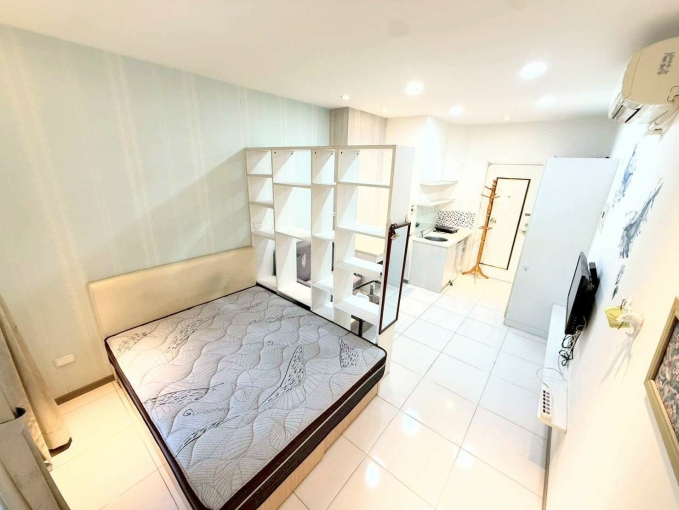 可租補*類一房一廳*流理台*陽台*衛浴開窗*室內機車位*子母車 - Image 1