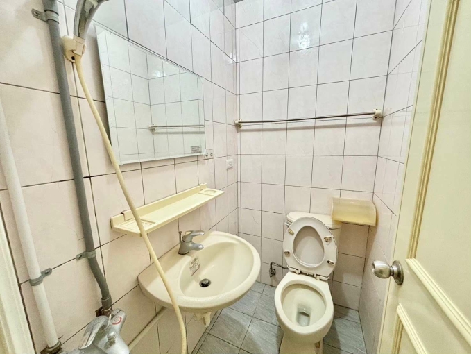 勤益科大精美套房+機車位（第3張）