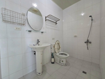 可租補~東區近太平新光黃昏市場大室內8坪大衛浴大套房(另有2樓9坪9500) - Image 29