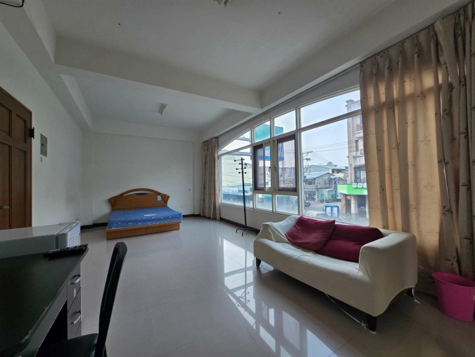 可租補~東區近太平新光黃昏市場大室內8坪大衛浴大套房(另有2樓9坪9500) - Image 3
