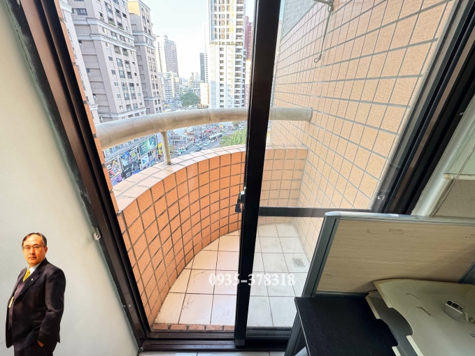 【可租補】勤美誠品-高樓層｜邊間｜雙陽台大套房-24小時管理（第13張）