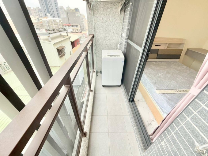 粉紅百事是草莓口味💕陽台獨洗✨可租補✨近逢甲 中央公園💕宇你相見（第5張）