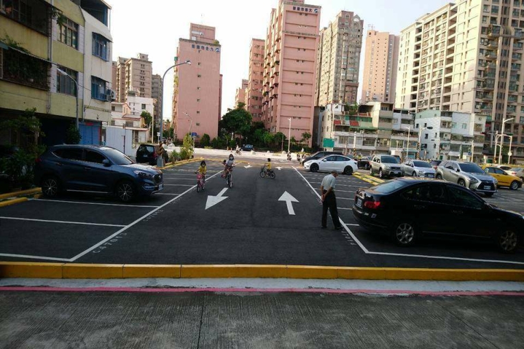 120公尺就是科工館火車站跟輕軌透天4樓整層出租. - Image 15