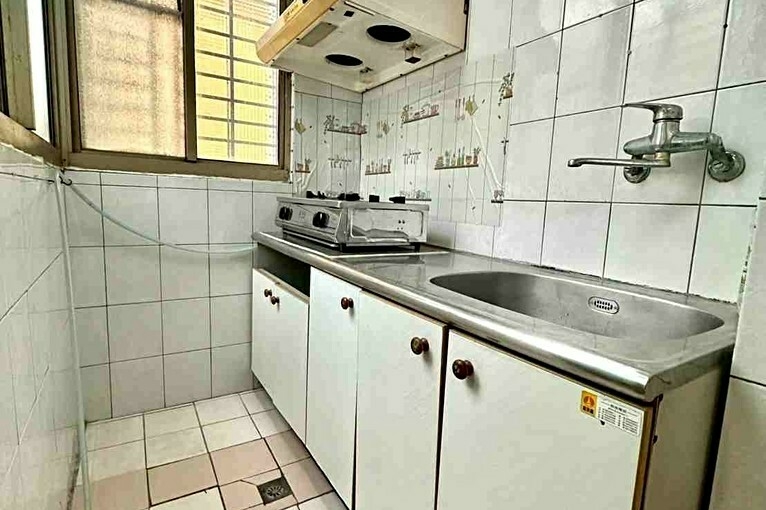 兆基社會住宅🏠爬梯3樓可租補室內16坪大空間（第5張）