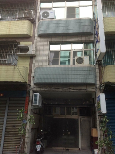 位於二樓可養寵物套房出租/個人洗衣機/加大雙人床(第1張)