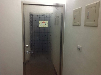 位於二樓可養寵物套房出租/個人洗衣機/加大雙人床（第3張）