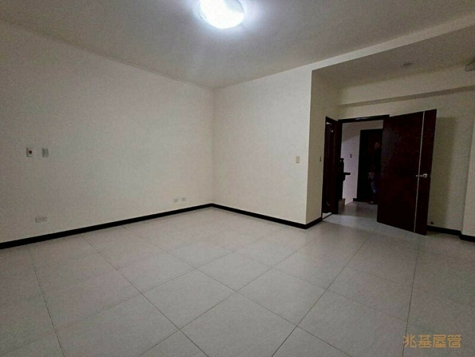 兆基社會住宅🏠龍井四樓透天門前可停兩台車可租補（第1張）