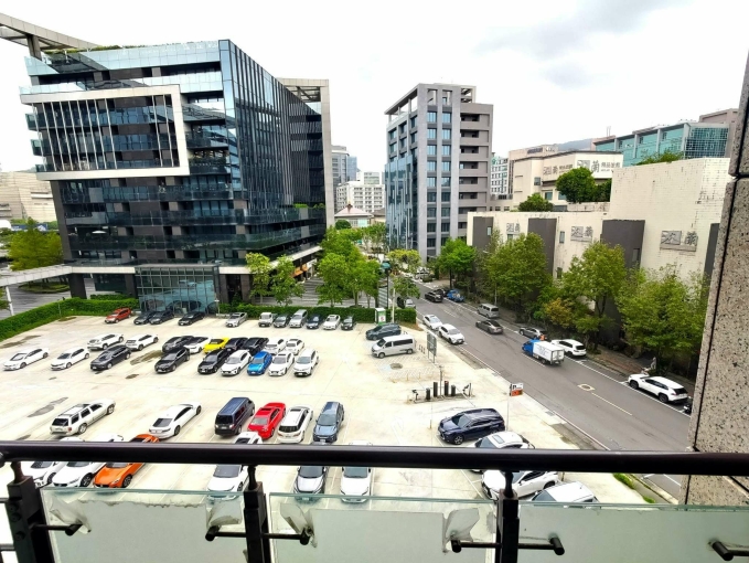 獨家》精裝全配+近內科+飯店管理+後棟安靜+租金含管+天然瓦斯+有陽台(第3張)