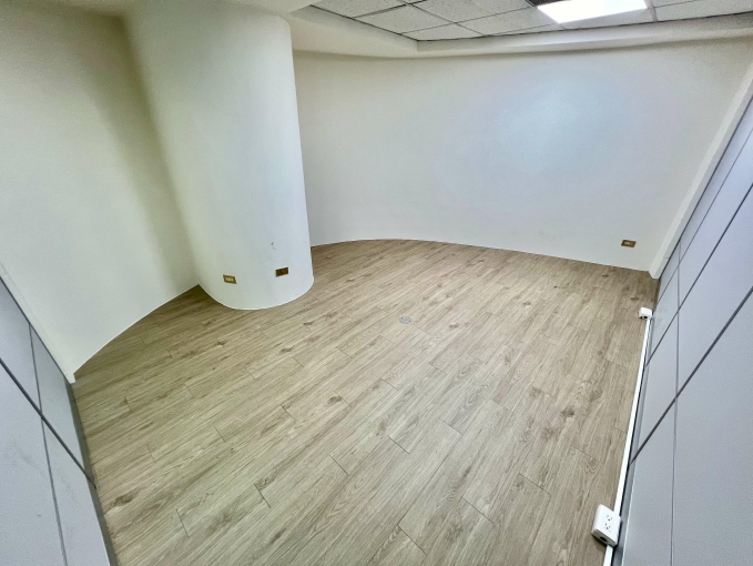 正文心路商辦🍀主管隔間🍀方正大間🍀附機上車位（第10張）