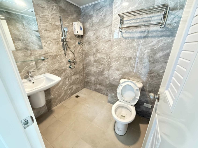 輕屋齡衛浴開窗✅可雙租補✅系統衣櫃🔥機車位🔥子母車（第4張）