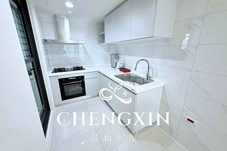 竹北喜來登遠百蛋黃區/全新完工/平面固定連號雙車位/傢俱齊全(第5張)