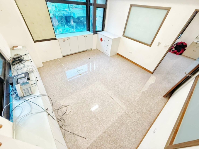 租客勞基法免費諮詢💖東區台水電舒適大空間辦公室首選可營業登記報稅有提供衛浴爬樓梯大空間辦公室（第6張）