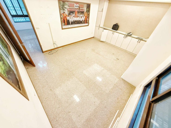 租客勞基法免費諮詢💖東區台水電舒適大空間辦公室首選可營業登記報稅有提供衛浴爬樓梯大空間辦公室（第10張）