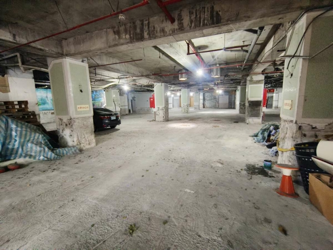 ☆文德站☆三角窗店面、挑高4米、大空間(第3張)