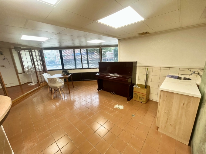 西區大ㄧ房一廳可租補🔥台水電流理台🔥更衣室🔥可美業工作室（第4張）