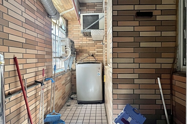 免仲介費可租補-美食商圈鬧中取靜溫馨電梯4房-五泰社宅飛飛（第14張）