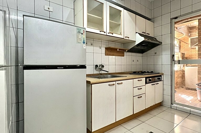 免仲介費可租補-美食商圈鬧中取靜溫馨電梯4房-五泰社宅飛飛（第2張）