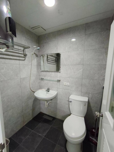 拒絕老舊發霉!實拍民權路質感衛浴套房:可當個人工作室、近中壢夜市,下班/下課就是享受!(第3張)