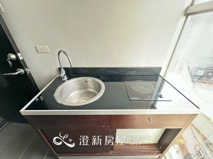 🌳市中心雙人上下舖合租套房來囉～～～ 🌳有電梯/洗澡使用瓦斯/流理台電磁爐可開伙/冷暖變頻冷氣機 - Image 5