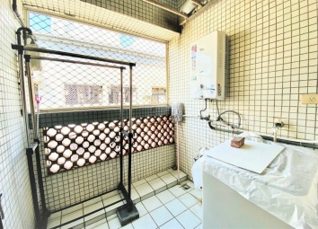 三房二廳🏠陽台獨洗🏠稀有可寵🏠租屋補助🏠電梯🏠子母車🏠流理台🏠管理員🏠家具電全配🏠浴缸（第14張）