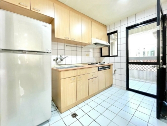 三房二廳🏠陽台獨洗🏠稀有可寵🏠租屋補助🏠電梯🏠子母車🏠流理台🏠管理員🏠家具電全配🏠浴缸（第11張）