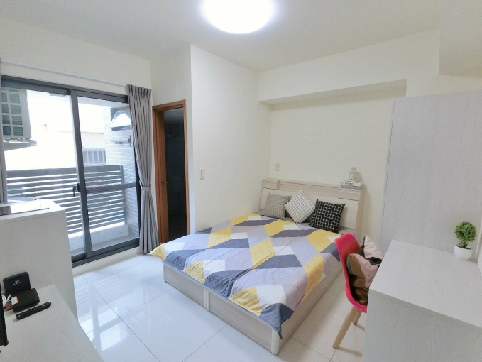 **整棟超新電梯套房*租補報稅*陽台獨洗曬*室內機車位*飲水機*子母車* - Image 1