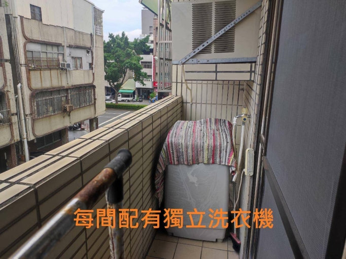 台中市東區超大雅房超大落地窗獨立陽台.一層二間房共用一衛浴適合讀書考試工作環境安靜清幽乾淨 - Image 12