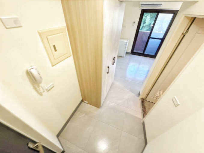 東區採光通風可租補嚴選房客全新整理未住傢俱電滿配自助洗陽台獨曬系統櫃收納多間可選電梯套房（第4張）