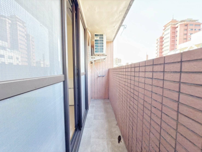 東區採光通風可租補嚴選房客全新整理未住傢俱電滿配自助洗陽台獨曬系統櫃收納多間可選電梯套房（第8張）