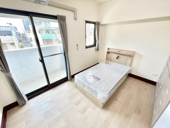 雙租補☆陽台☆超新電梯套房☆飲水機☆垃圾處理（第1張）