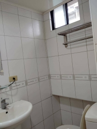 自租西區｜精誠路｜大套房｜衛浴乾濕分離｜有開窗（第10張）