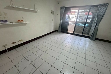 租屋找77✿藝文稀有透天別墅,門前車庫,免追垃圾車!（第8張）