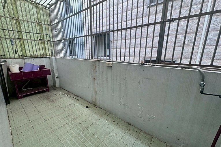 租屋找77✿藝文稀有透天別墅,門前車庫,免追垃圾車!（第15張）