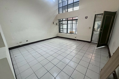 租屋找77✿藝文稀有透天別墅,門前車庫,免追垃圾車!（第3張）