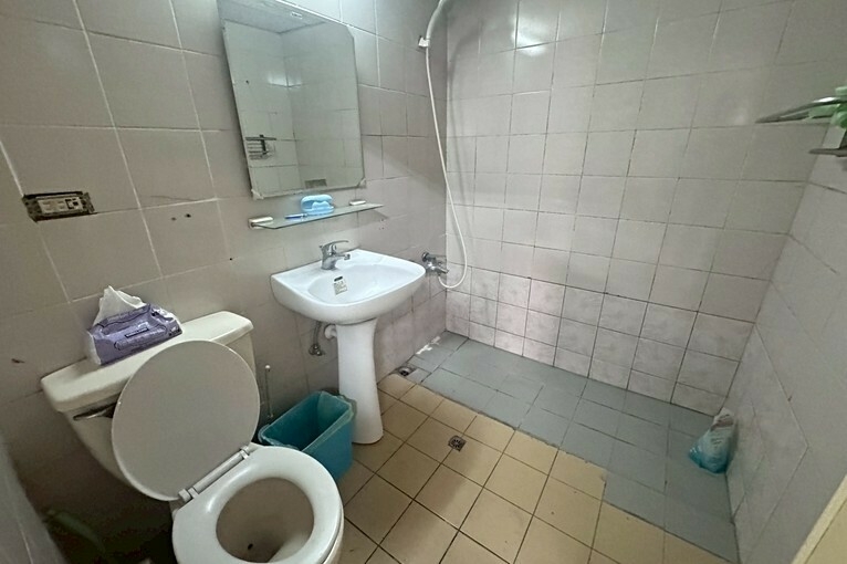 租屋找77✿藝文稀有透天別墅,門前車庫,免追垃圾車!（第9張）