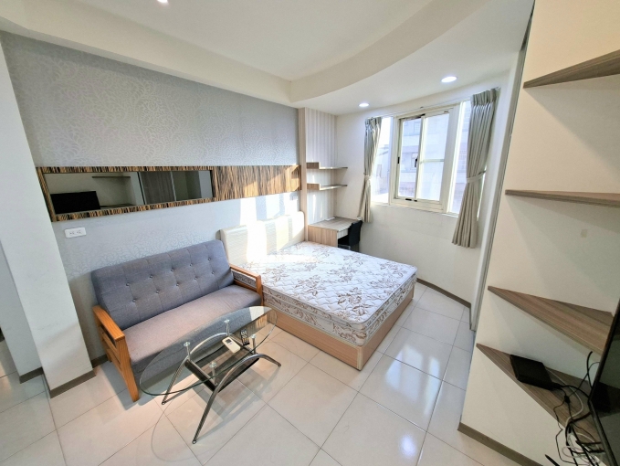 爬梯3樓*類一房一廳*流理台*陽台*衛浴開窗*室內機車位*子母車（第1張）