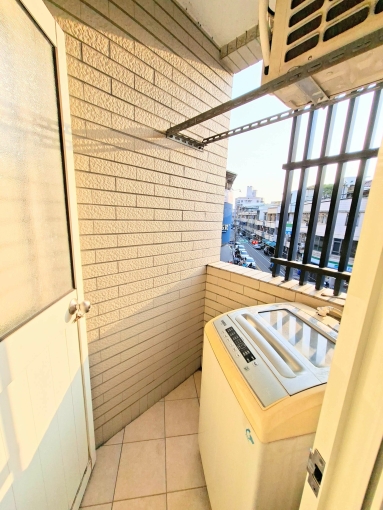 爬梯3樓*類一房一廳*流理台*陽台*衛浴開窗*室內機車位*子母車（第15張）