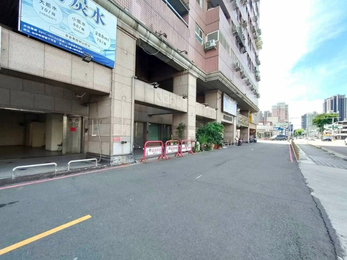 五權火車站旁臨路店面（第2張）