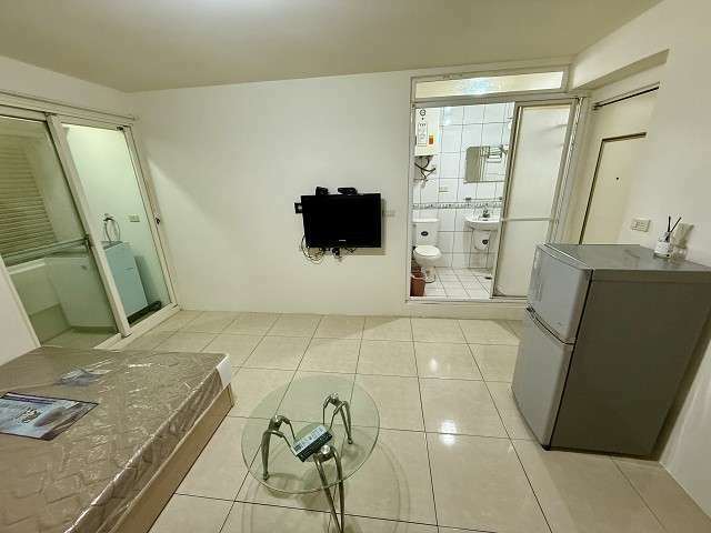 💞大象租屋💞近SOGO.威尼斯影城旁.漂亮精緻網路套房.傢俱.家電.有陽台.專用洗衣機（第4張）