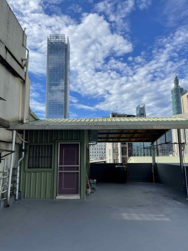 ✨🏠 信義區頂樓小套房出租|限女性|捷運市政府站 ✨(第1張)